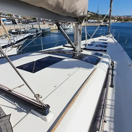 Ботель Le Reve Du Large